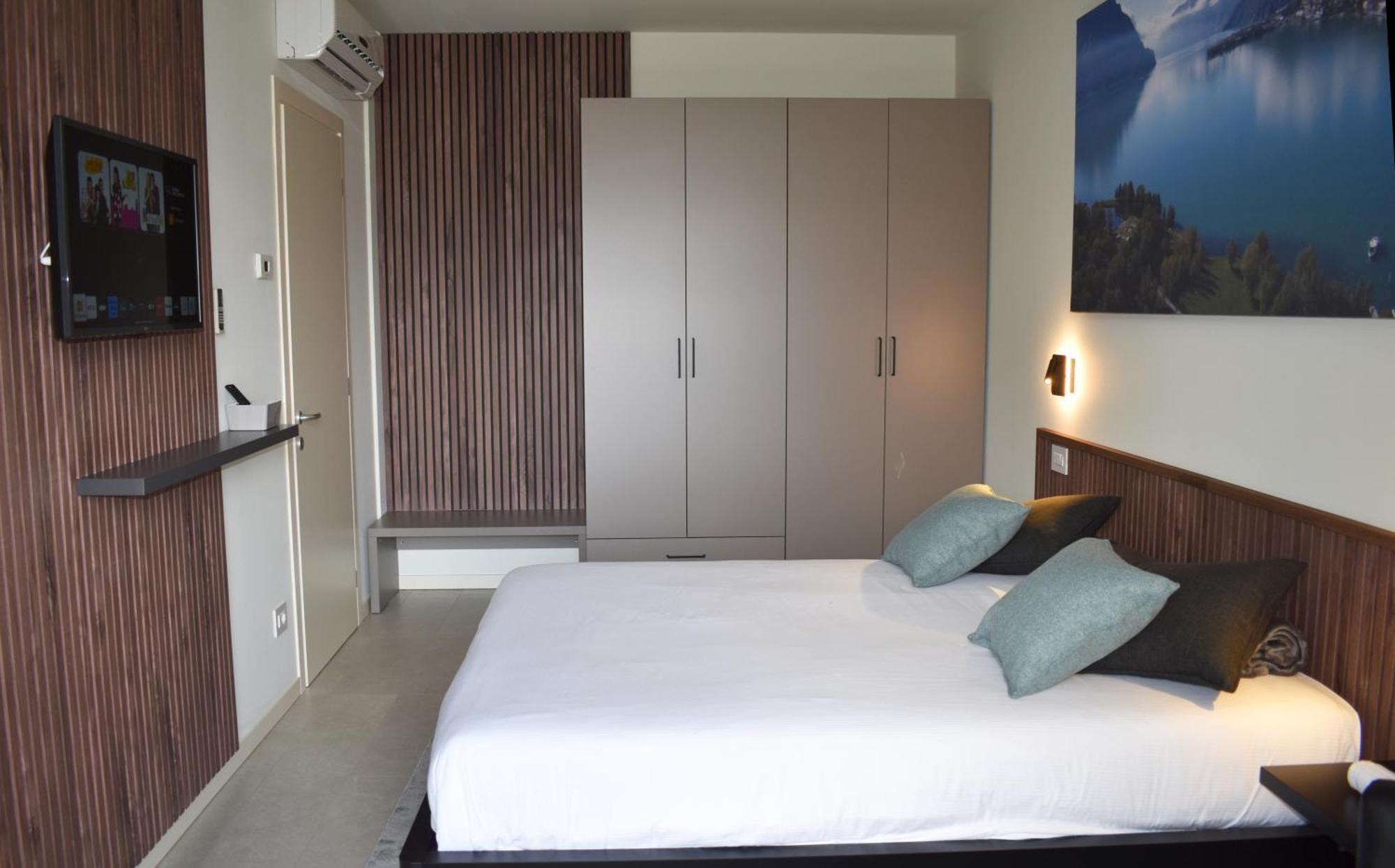 Apartamento Baia Delle Rose Via Roma 111 Costa Volpino Exterior foto