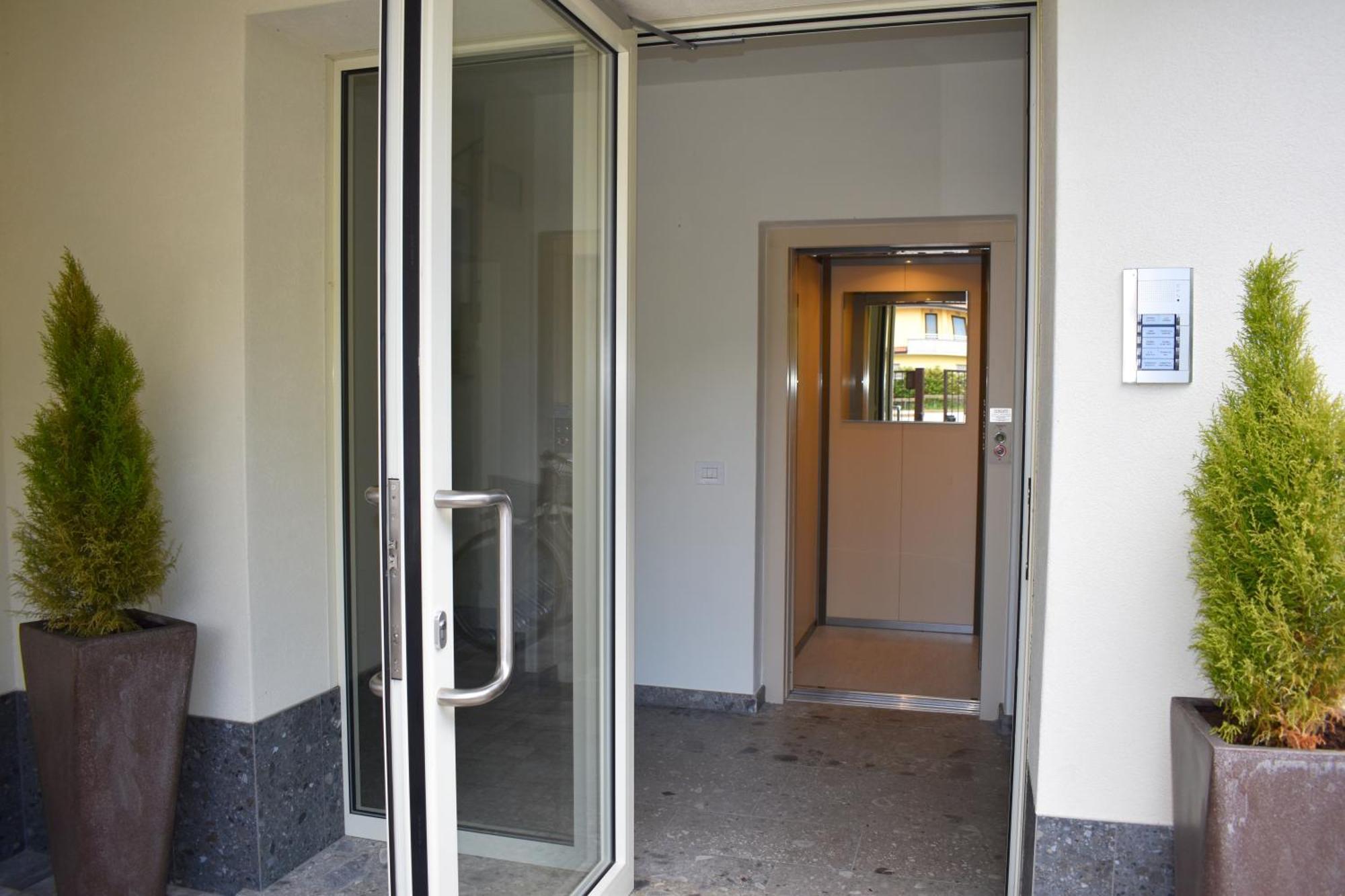 Apartamento Baia Delle Rose Via Roma 111 Costa Volpino Exterior foto